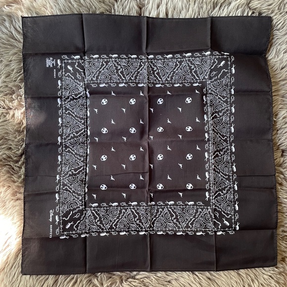 Harvey’s Jack Skelington Mini Streamline Tote w/Bandana - Picture 12 of 12